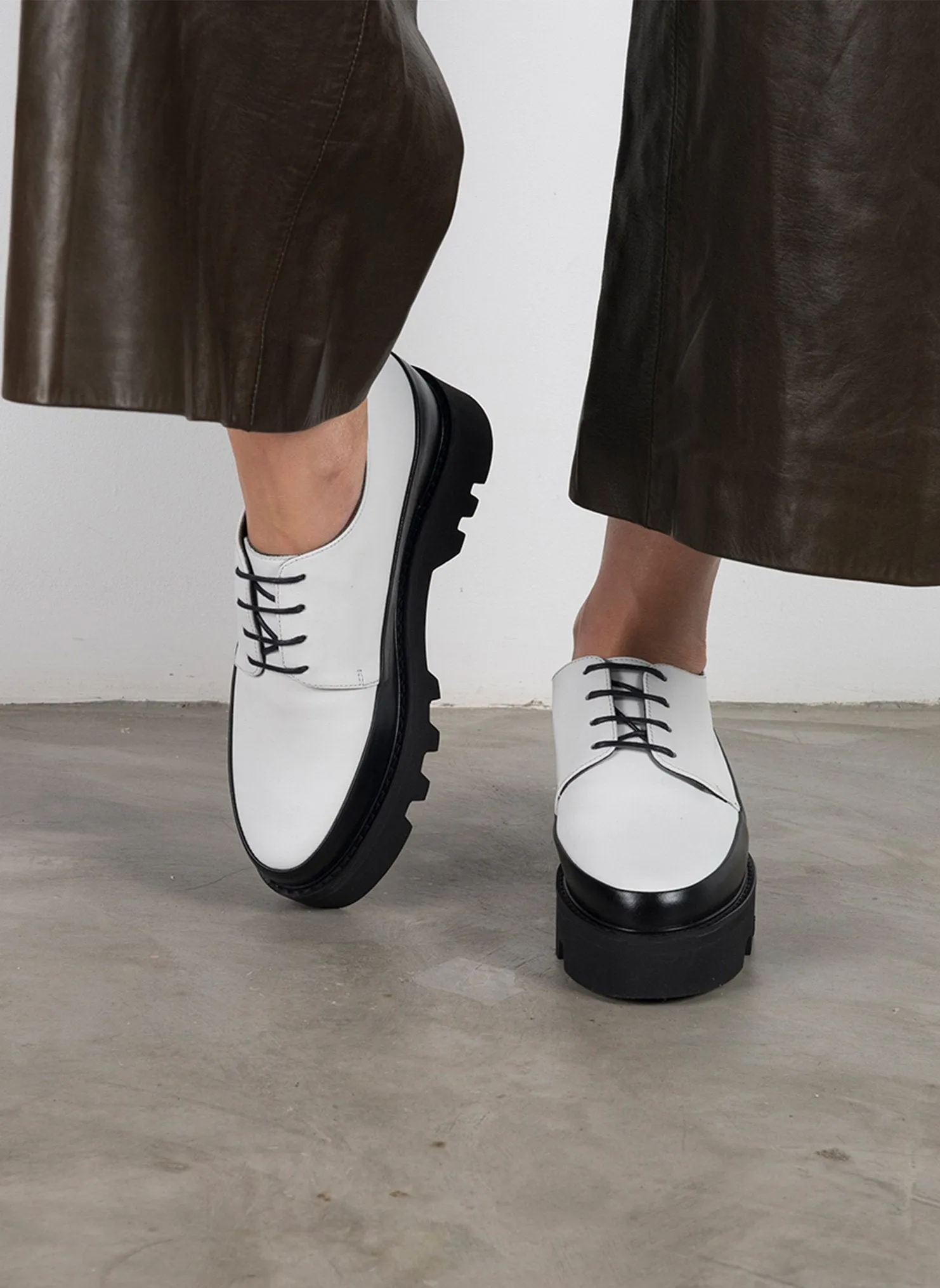 Creepers Step Up White Black